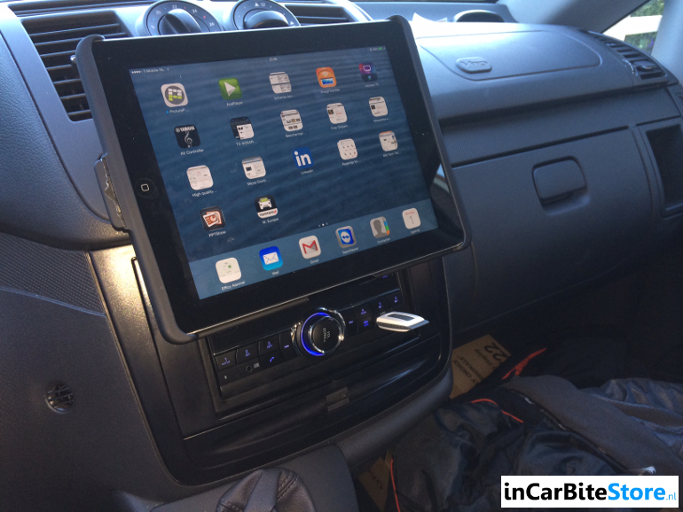 ipad tablet smartphone houder voorin integratie auto radio bedrijfsauto bedrijfswagens vrachtwagens bedrijfsbussen
